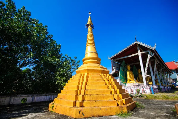 Detalhe Pagode Dourado Estilo Arquitetônico Mon Templo Localizado Província Kanchanaburi — Fotografia de Stock