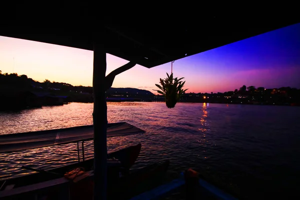 Schöner Sonnenuntergang Und Silhouette Des Traditionellen Thailändischen Langschwanzbootes Fluss Der — Stockfoto