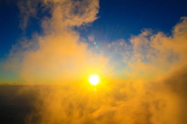 Золотой Свет Форстеде Гора Восходом Солнца Утреннем Тумане Накрывают Холм — стоковое фото