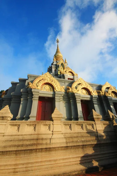 Golden Pagoda Templet Ligger Berget Och Mycket Vacker Utsikt Chiangrai — Stockfoto