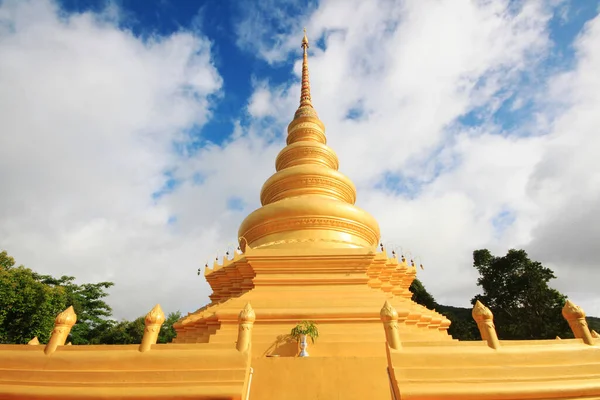 Golden Pagoda Templet Ligger Berget Och Mycket Vacker Utsikt Chiangrai — Stockfoto