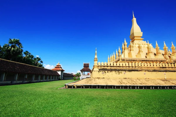 Krásná Velká Zlatá Pagoda Chrámu Wat Pha Luang Provincii Vientiane — Stock fotografie