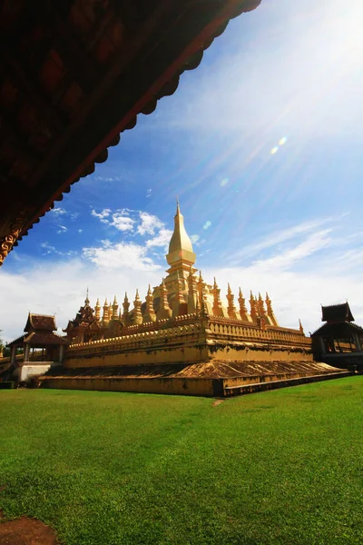 Krásná Velká Zlatá Pagoda Chrámu Wat Pha Luang Provincii Vientiane — Stock fotografie