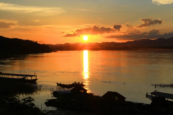 Tradition Long Tail Boat Fisherman Beautiful Sunset Twilight Khong River — Stock Photo, Image