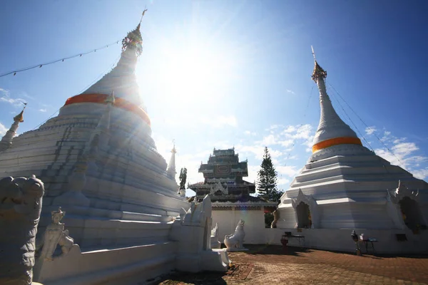 Hermosa Pagoda Blanca Con Cielo Azul Phra Que Doi Kong — Foto de Stock