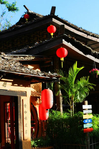 Mooie Rode Papieren Chinese Lantaarns Decoratie Het Dak Van Lee — Stockfoto