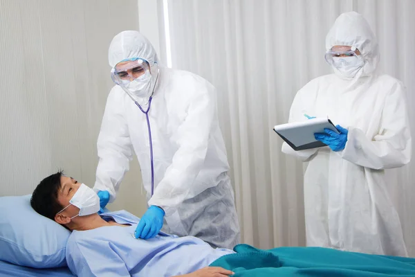 Medical Team Personal Protective Equipment Ppe Clothing Researching Discussing Ellenőrizze — Stock Fotó