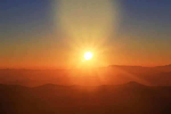 Vackert Gyllene Naturligt Solljus Och Skymning Soluppgång Skiner Till Dimman — Stockfoto