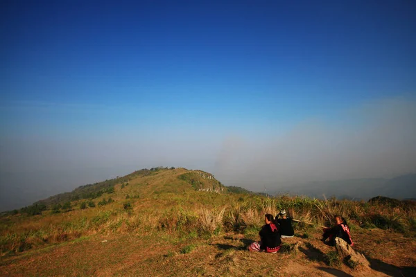 Chiangrai Thailand February 2016 Tourism Hiker Admire Nature Valley Mountain — стоковое фото