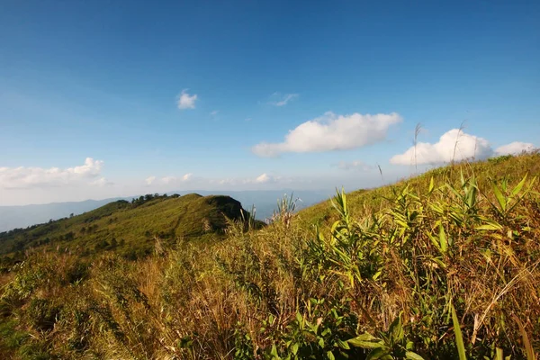 Hermoso Valle Del Paisaje Montaña Cielo Azul Invierno Phu Chee — Foto de Stock