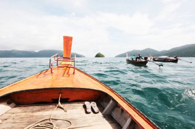 SATUN, THAILAND - 08 Mayıs 2012: Tahta Kafa geleneği uzun kuyruk teknesi Andaman Denizi 'ne