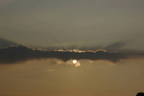 雲の中の太陽 — ストック写真