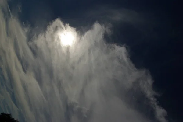 雲の中の太陽 — ストック写真
