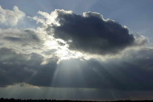 Die Sonne Den Wolken — Stockfoto