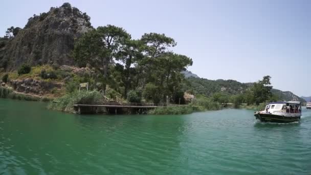 Mugla Dalyan Pavo Mayo 2019 Barco Placer Con Turistas Desembocadura — Vídeo de stock