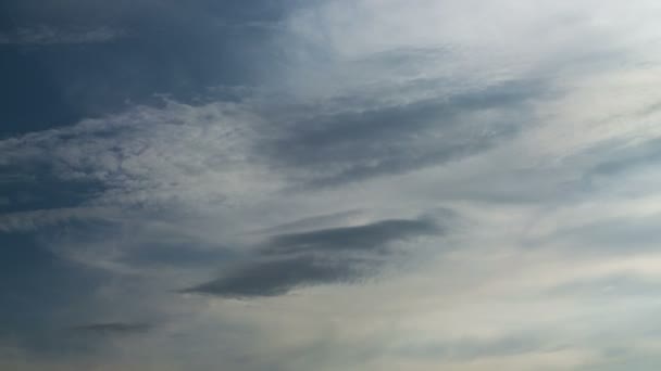 Grijze Wolken Bewegen Zich Door Lucht — Stockvideo