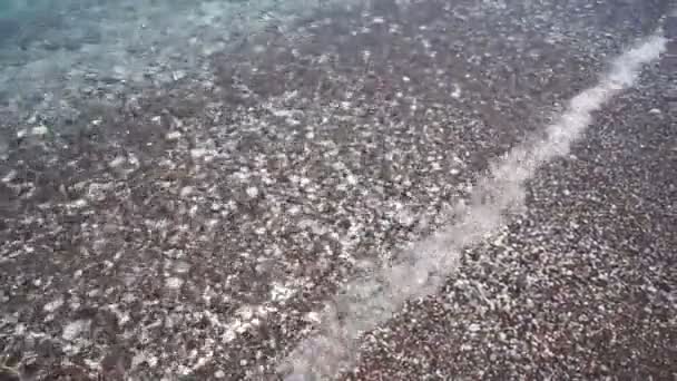 Onda Mar Transparente Pura Uma Praia Seixos — Vídeo de Stock