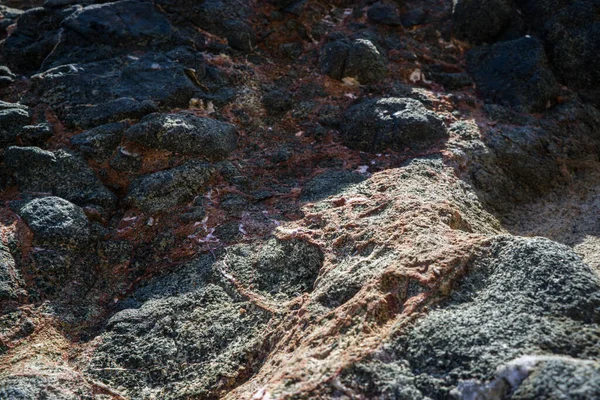 Renkli kaya dokusu. Doğal çatlaklar boşluk. — Stok fotoğraf