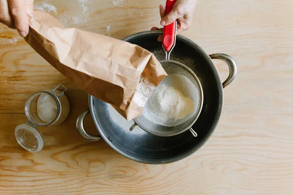 Cocinar Casa Preparar Masa Añadir Harina Mantequilla Sal — Foto de Stock