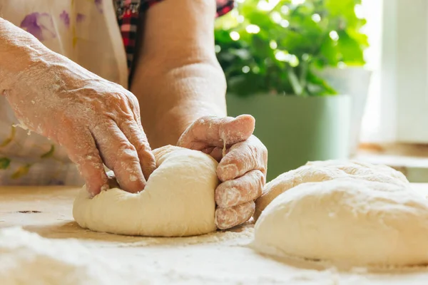 Cocinar Casa Manos Anciana Amasando Masa —  Fotos de Stock