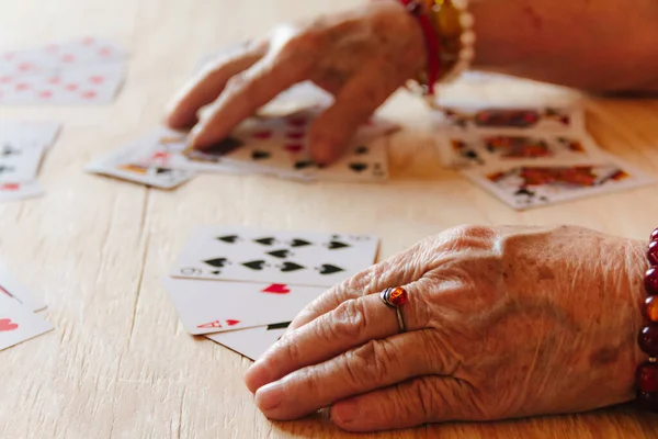 Deviner Les Cartes Lecture Grand Mère Magie Diseur Bonne Aventure — Photo