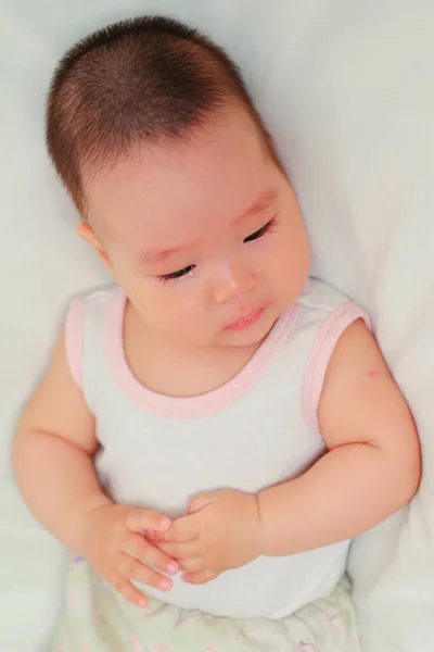 Portrait Bébé Asiatique Sur Fond Blanc Jolie Fille — Photo