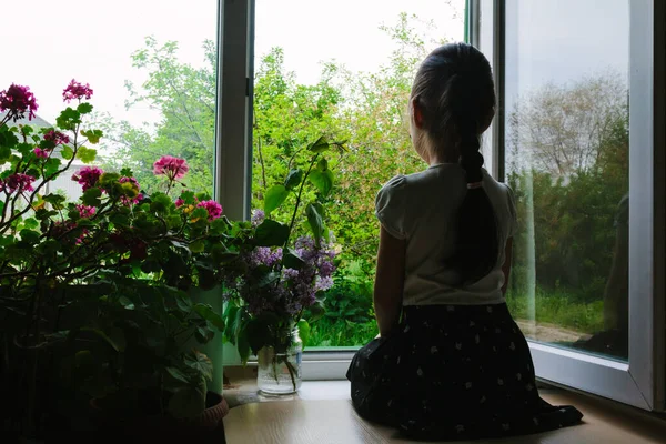 Spring Coming Watching Green Garden Window Flowers — Stock Photo, Image