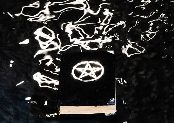 Libro Magia Negra Hermoso Ritual Oculto Poder Del Agua Estado —  Fotos de Stock