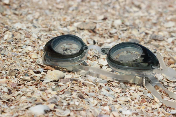 Gafas Para Nadar Una Playa Shelly Berdyansk Ucrania —  Fotos de Stock