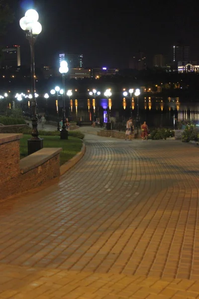 Sendero Nocturno Terraplén Del Río Kalmius Ciudad Donetsk Parque Lleva —  Fotos de Stock