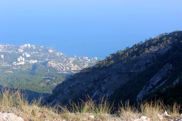 アイペトリ山からヤルタと黒海への眺め クリミア ウクライナ — ストック写真