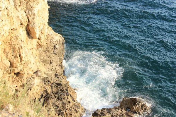 Havssurfing Vid Kustklipporna Cape Atlesh Västra Krim Tarkhankut Svarta Havet — Stockfoto