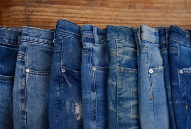 Satır kot üzerinde ahşap.