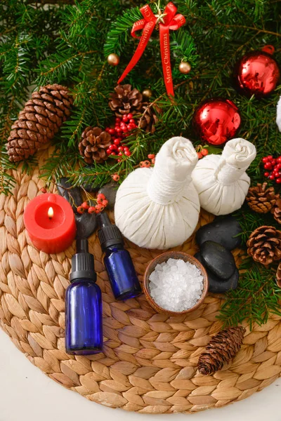 Kaplıca tedavisi hasır üzerinde Noel süslemeleri ile hasır dokuma 