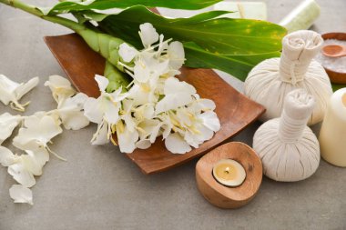 Spa ya da iyi gri arka plan üzerinde ayarlama