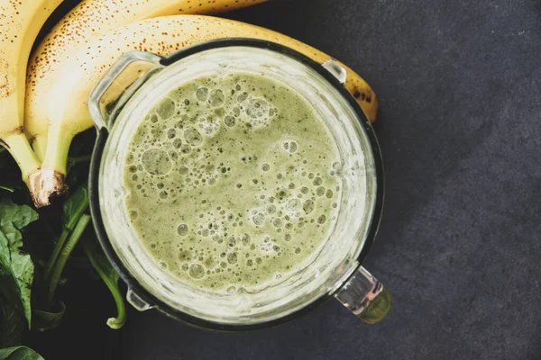 Gri Arkaplanda Sağlıklı Yeşil Meyve Smoothie Kopyalama Boşluğu 