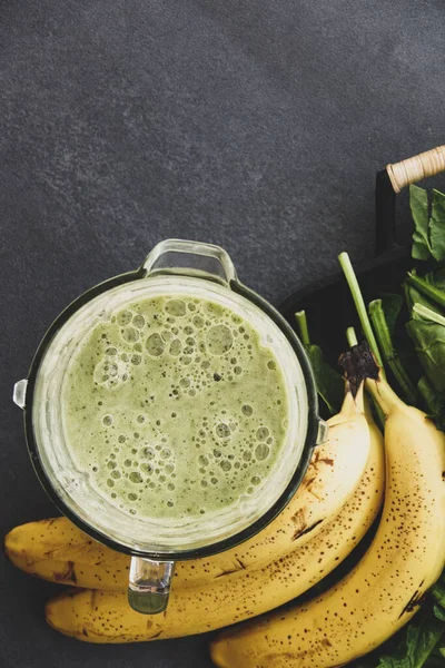 Gri Arkaplanda Sağlıklı Yeşil Meyve Smoothie Kopyalama Boşluğu 