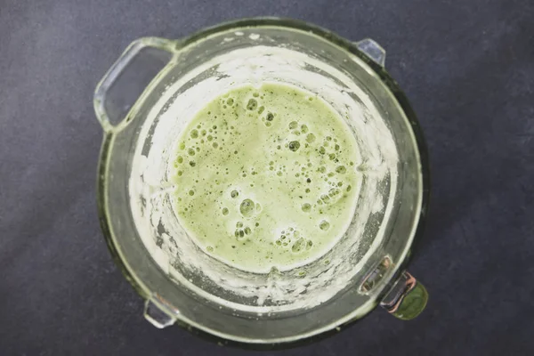 Sağlıklı İçecek Yeşil Meyve Smoothie Cam Karıştırıcı Üst Görünümü 