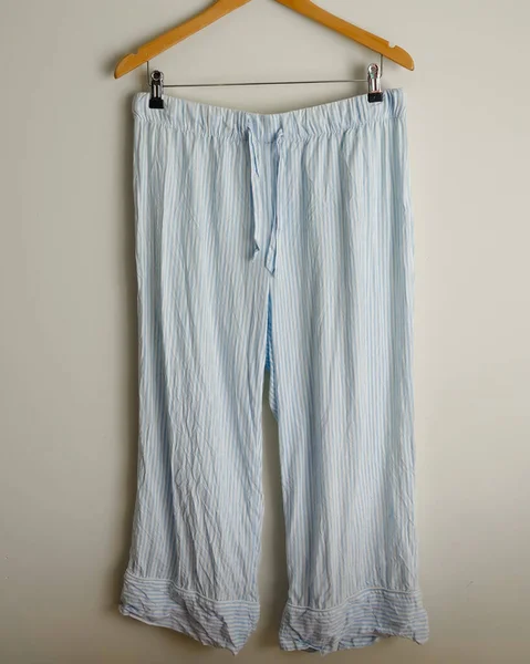 Çizgili pamuklu pijama Askıda Gecelik Yakından