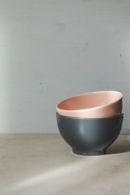 İki Seramik Tablo Yazısı Pastel Rengi Tek Krom Tasarımı Kopyala 