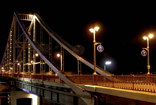 Киевский Мост Ночью Огнями — стоковое фото