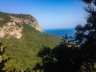 Yalta 'daki Karadeniz' in kayalık kıyıları, Kırım Cumhuriyeti
