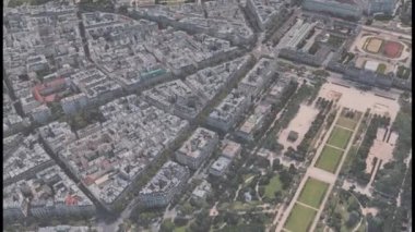 Eyfel Kulesi Paris merkezi civarında mimarisi