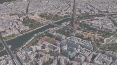 Eyfel Kulesi Paris merkezi civarında mimarisi