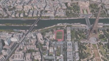 Eyfel Kulesi Paris merkezi civarında mimarisi