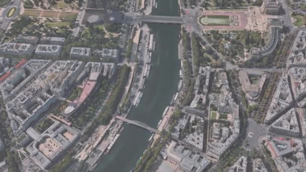 Architettura nelle vicinanze della Torre Eiffel nel centro di Parigi — Video Stock