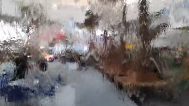 Фонтан у вигляді водоспаду як прикраса в кімнаті. повільний рух — стокове відео