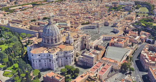 Uçuş yüksekliğinden Vatikan St Peters Kilisesi mahalle