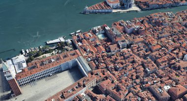 Quadrocopter, Grand Canal, 2019 3D olarak yükseklikten Venedik Italya