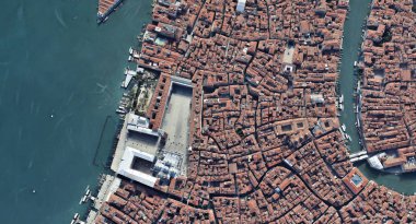 Quadrocopter, Grand Canal, 2019 3D olarak yükseklikten Venedik Italya